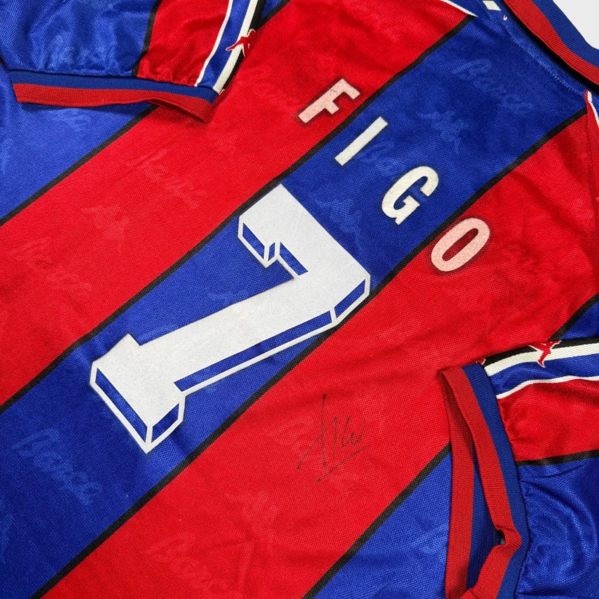 1995/97 Barcelone Domicile *SIGNÉ FIGO* (L) - Iconic Football Shop