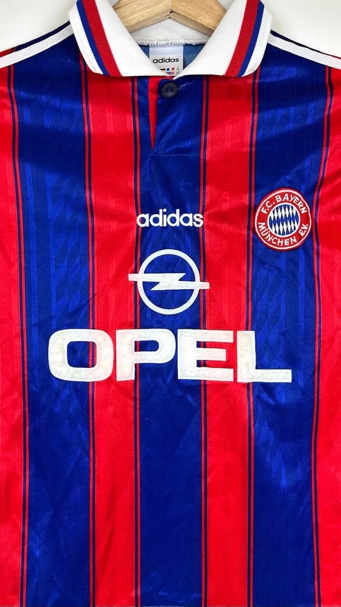 1995/97 Bayern Munich Domicile (10/12a) - Iconic Football Shop