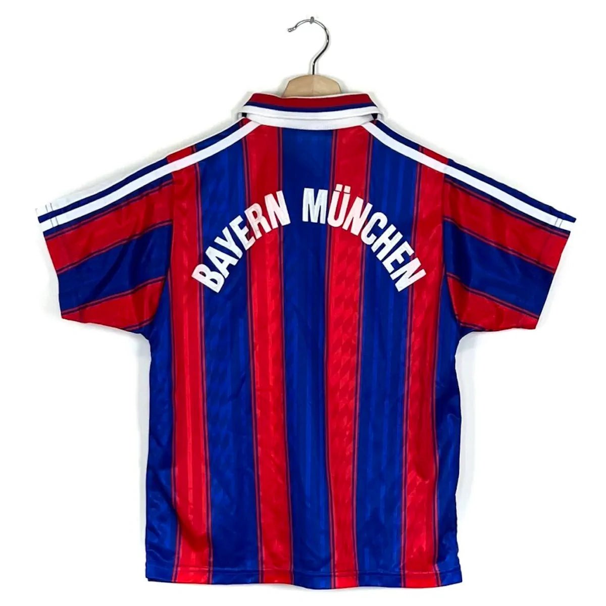 1995/97 Bayern Munich Domicile (10/12a) - Iconic Football Shop
