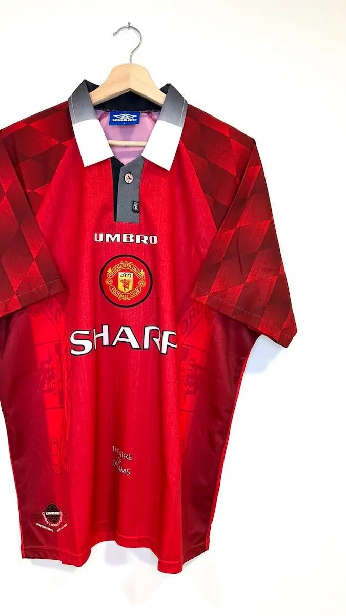 1996/97 Manchester United Domicile (L) - Iconic Football Shop
