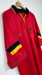 1998/00 Belgique Domicile *VERSION SPÉCIALE* (XL) - Iconic Football Shop