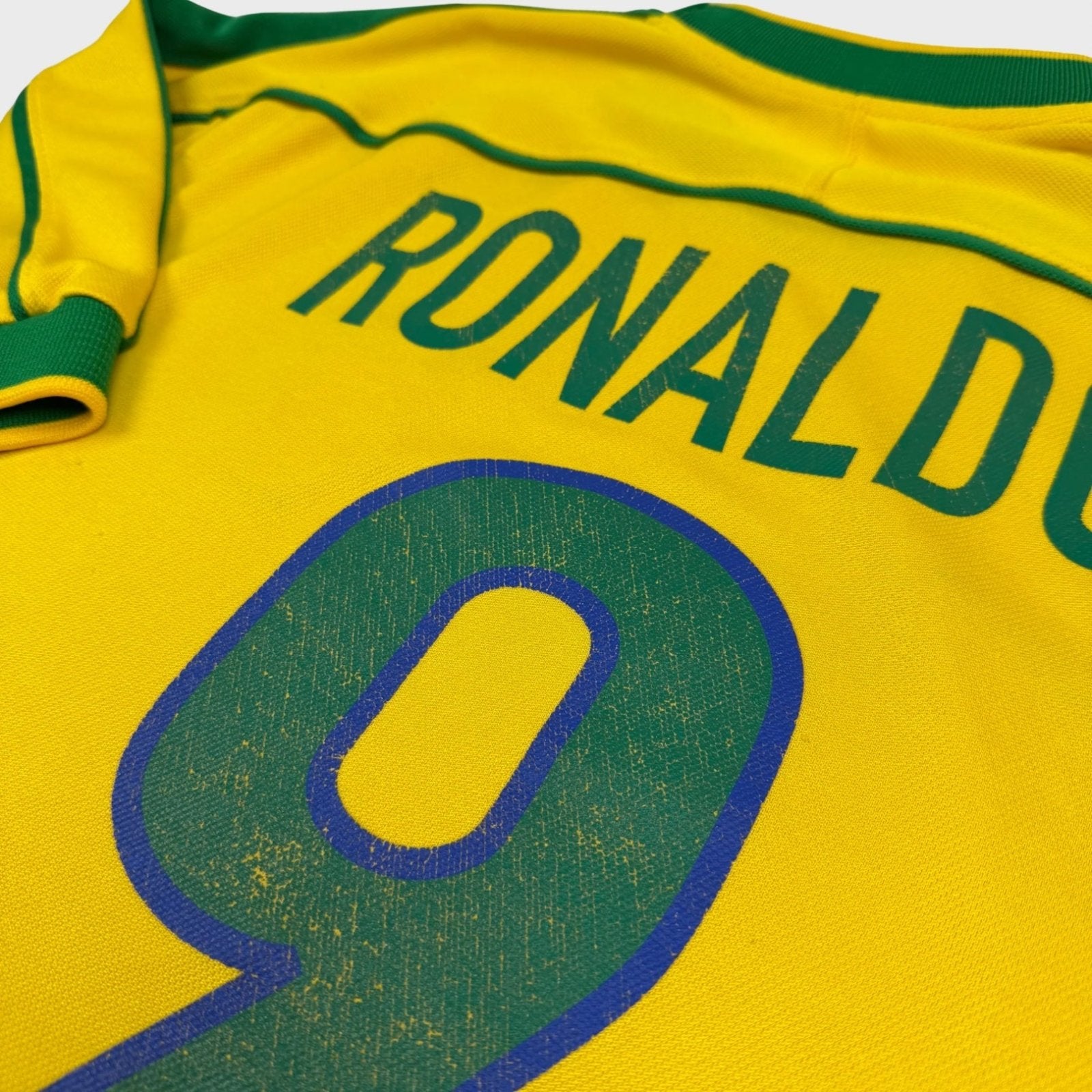 1998/00 Brésil Domicile - Ronaldo 9 (L) - Iconic Football Shop