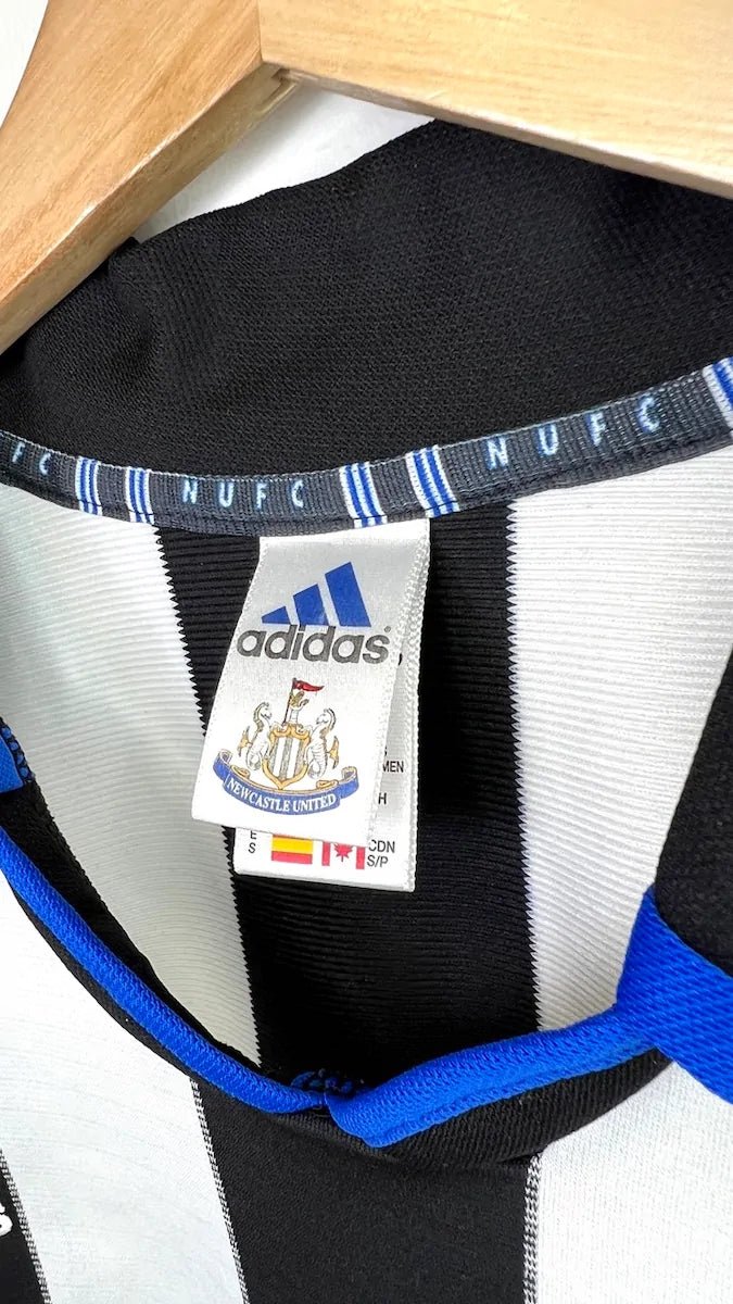 1999/00 Newcastle Domicile (S) - Iconic Football Shop