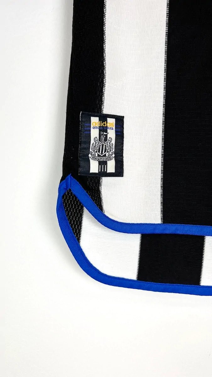 1999/00 Newcastle Domicile (S) - Iconic Football Shop