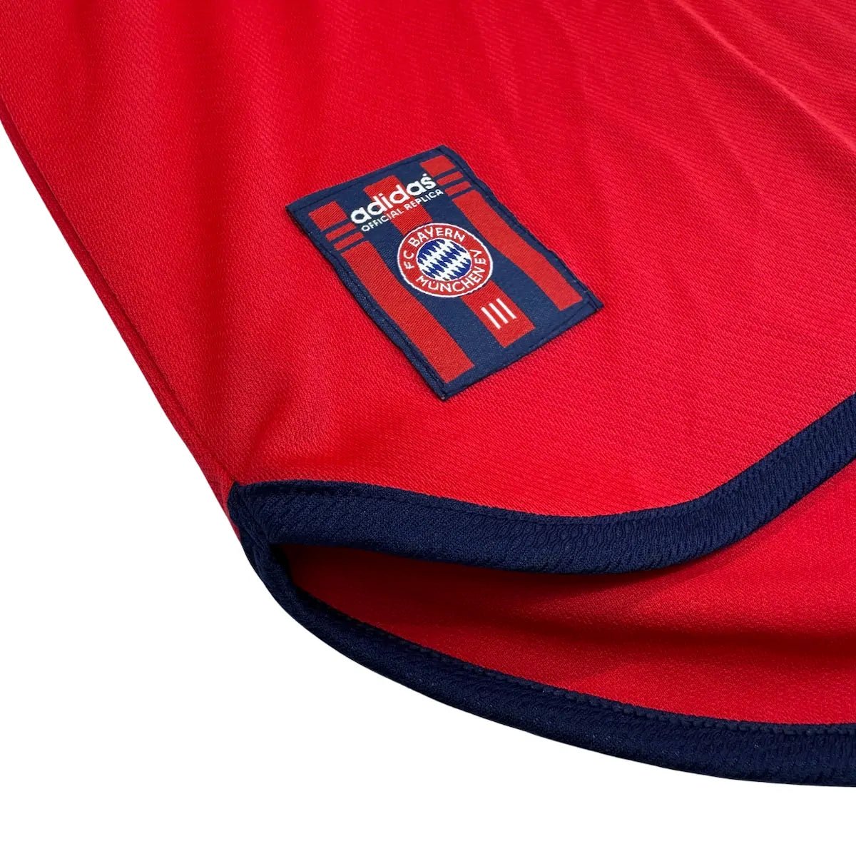1999/01 Bayern Munich Domicile (L) - Iconic Football Shop