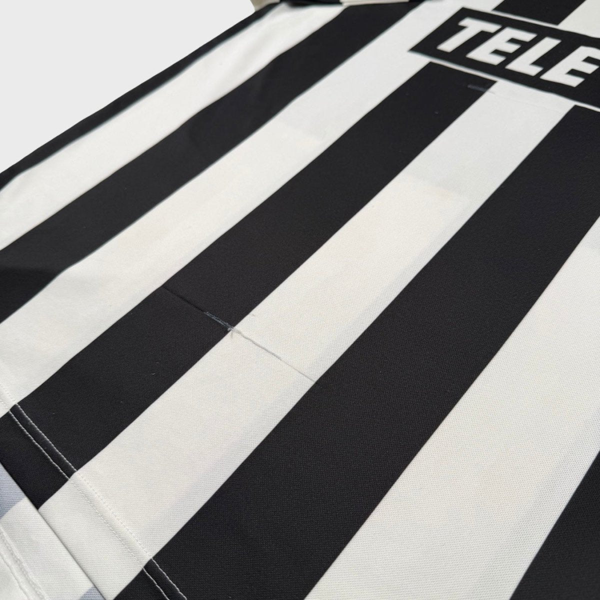 2000/01 Juventus Domicile (L) - Iconic Football Shop