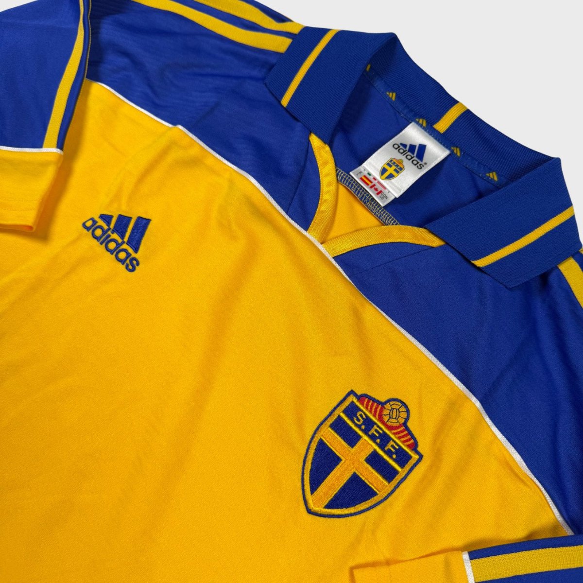 2000/02 Suède Domicile (L) - Iconic Football Shop