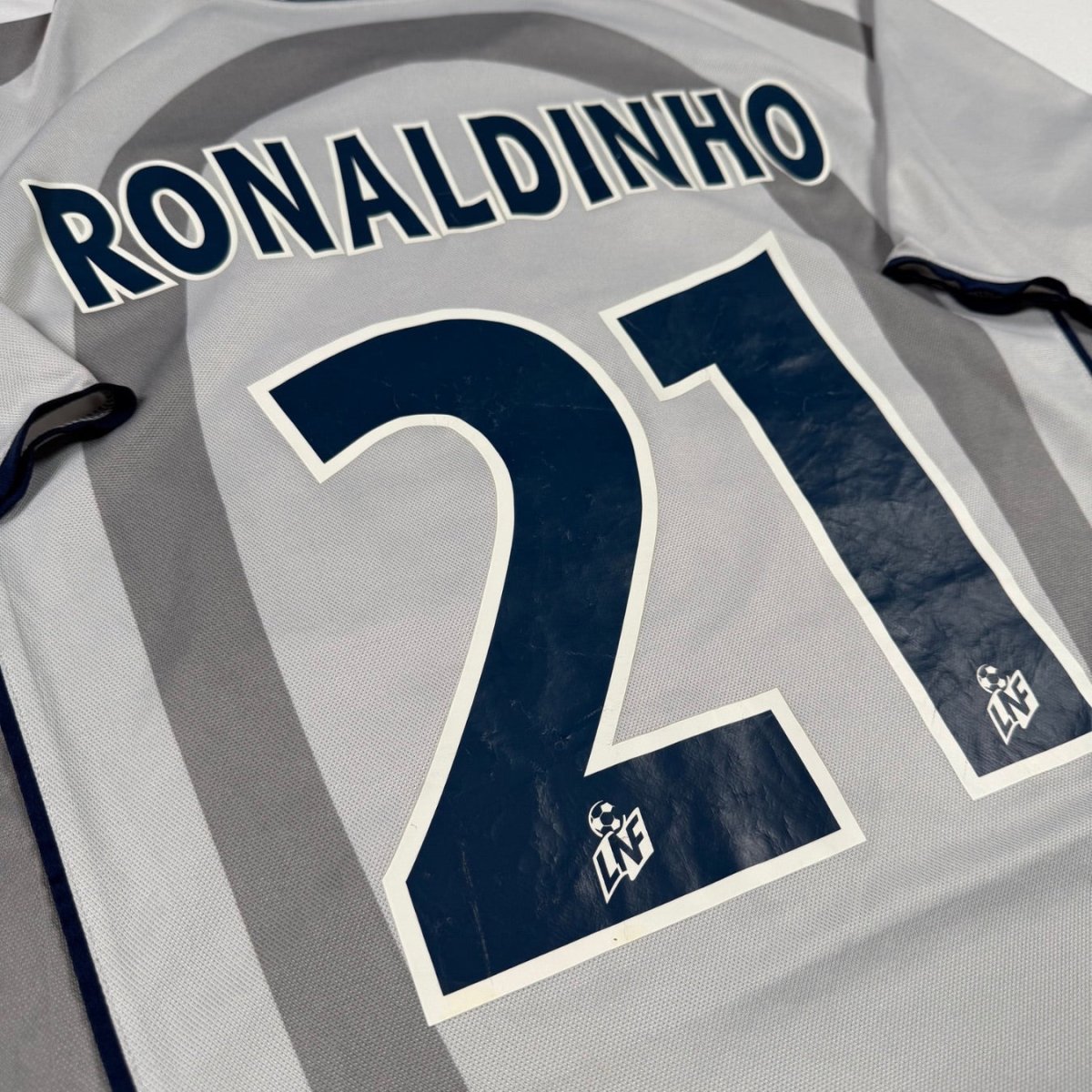 2001/02 PSG Extérieur - Ronaldinho 21 (L) - Iconic Football Shop