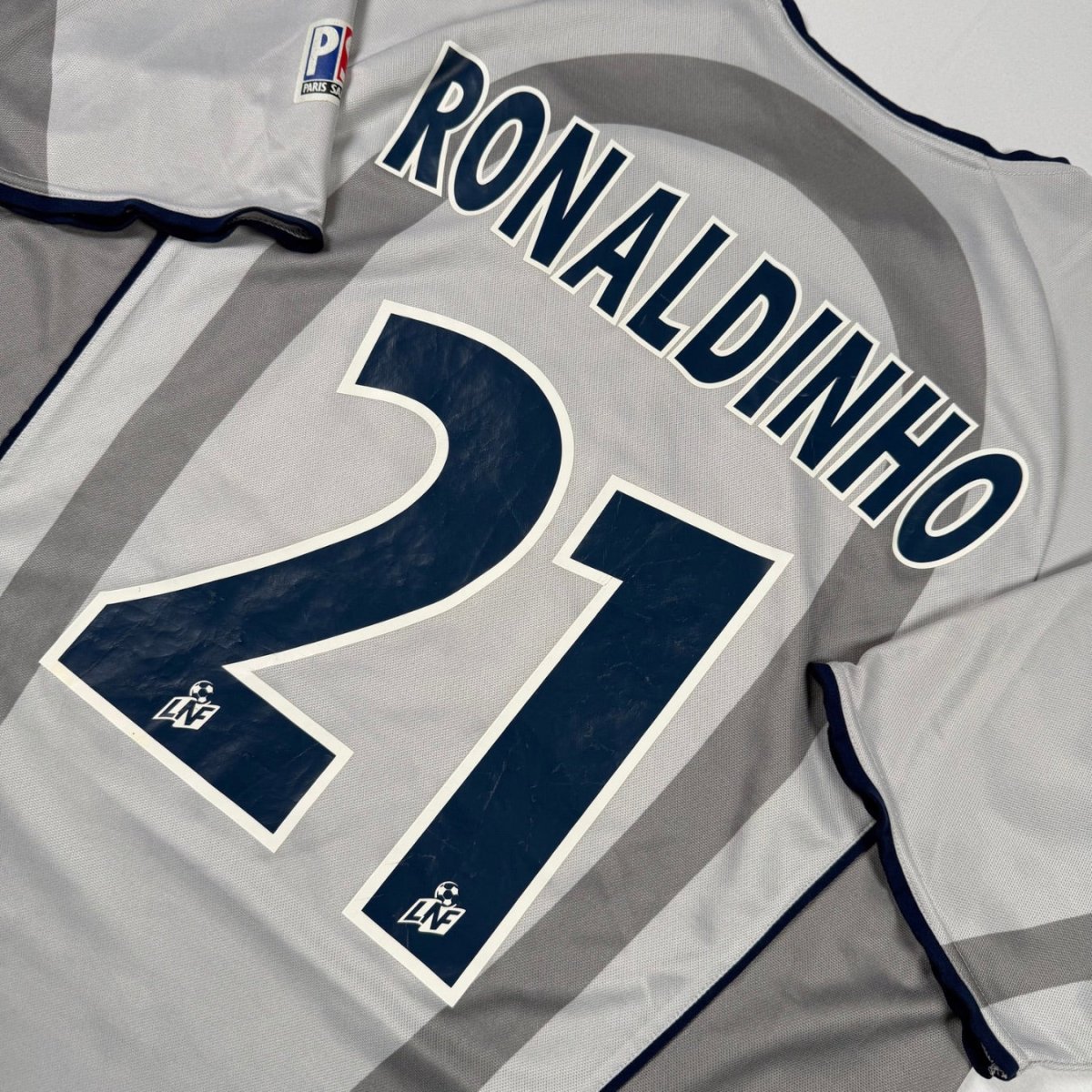2001/02 PSG Extérieur - Ronaldinho 21 (L) - Iconic Football Shop