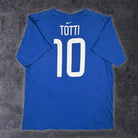 2002 Italie T-Shirt - Totti 10 (L) - Iconic Football Shop