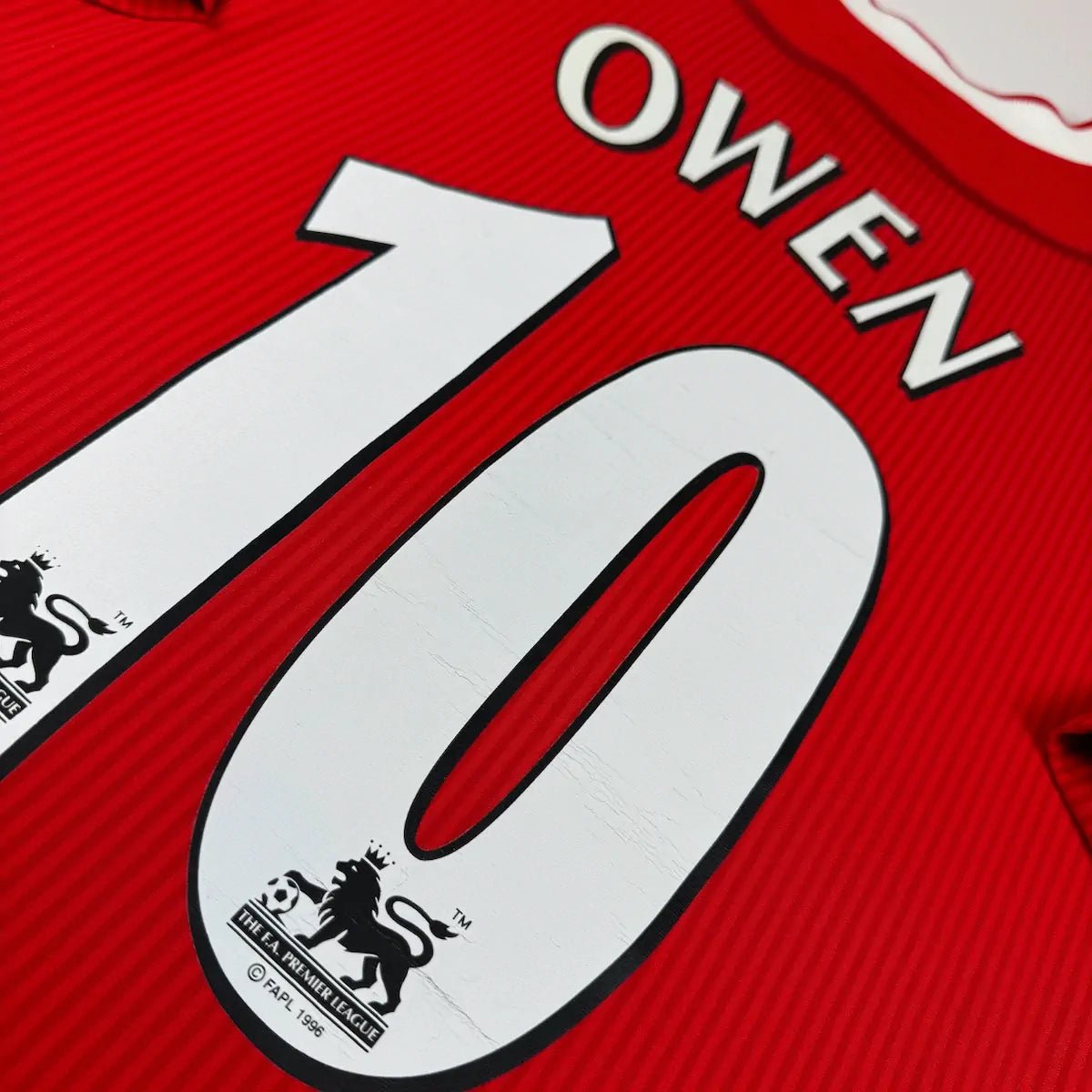 2002/03 Liverpool Domicile - Owen 10 (XL) - Iconic Football Shop
