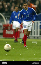 2002/04 France Domicile - Trezeguet 20 (L) - Iconic Football Shop