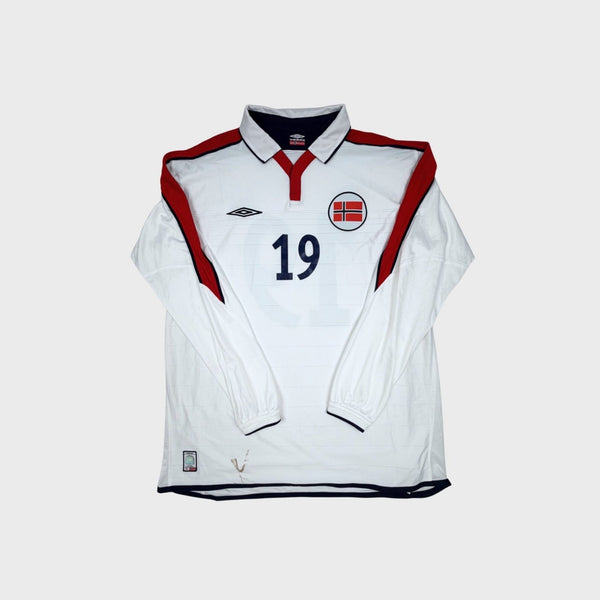 2002/04 Norvège Extérieur - 19 *PORTÉ* (XL) - Iconic Football Shop