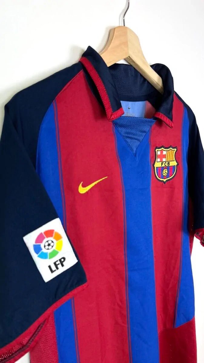 2003/04 Barcelone Domicile - Ronaldinho 10 (S) - Iconic Football Shop
