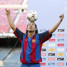 2003/04 Barcelone Domicile - Ronaldinho 10 (S) - Iconic Football Shop