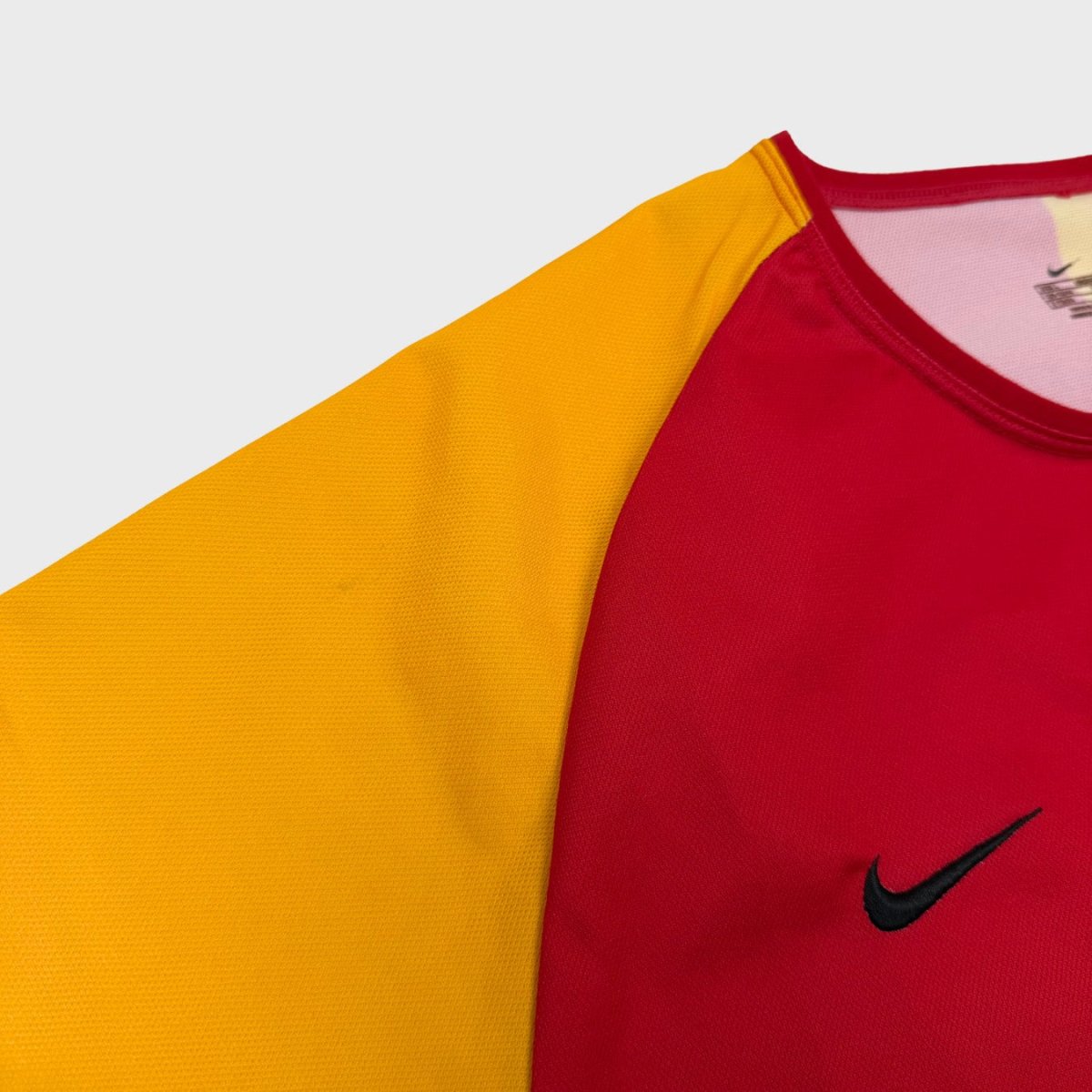 2003/04 RC Lens Domicile (L) - Iconic Football Shop