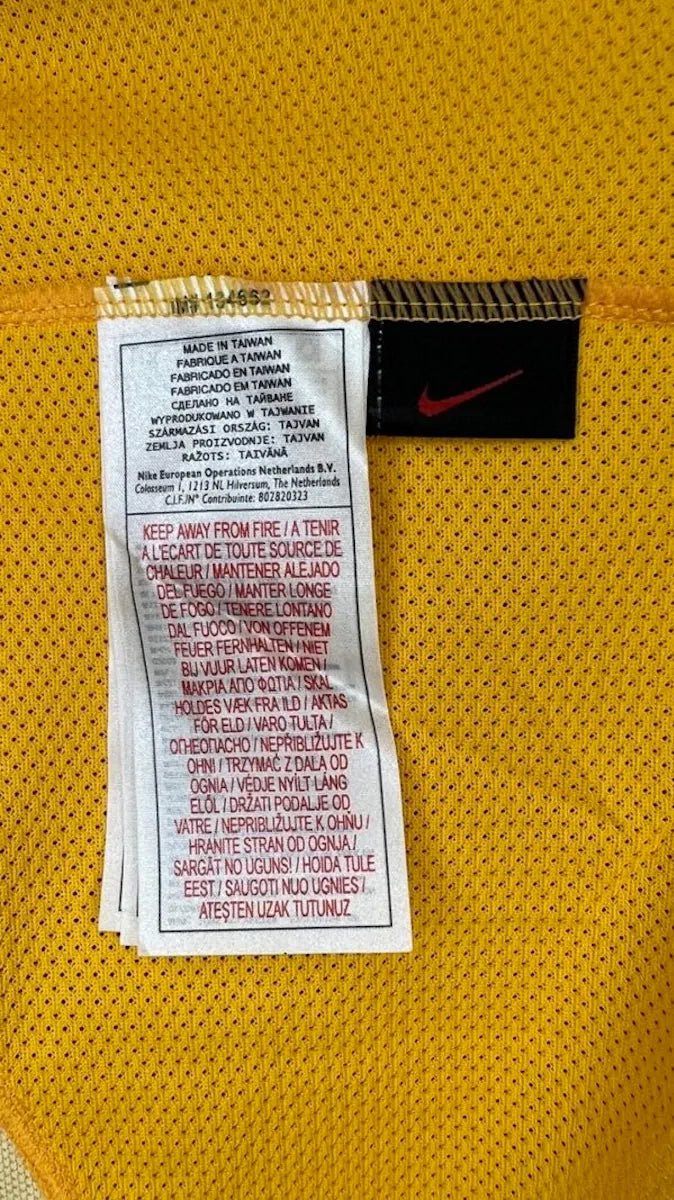 2003/04 RC Lens Domicile (XL) - Iconic Football Shop