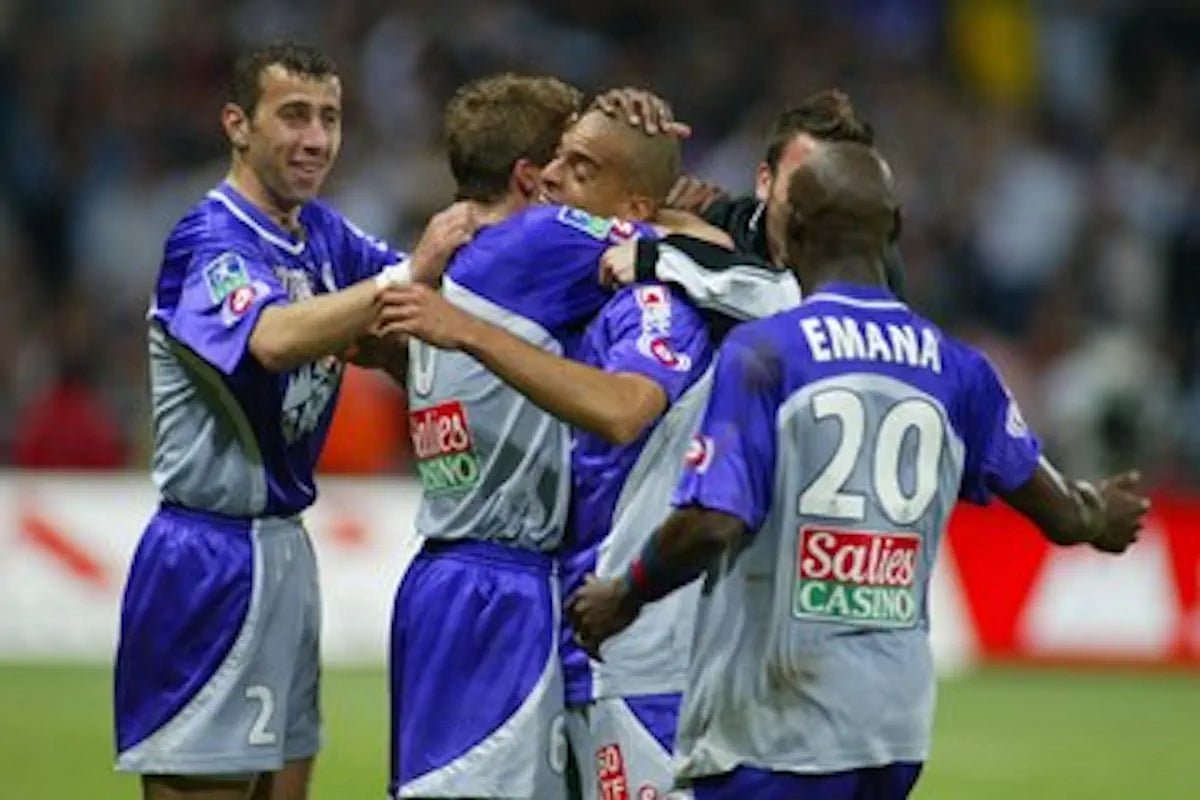 2003/04 Toulouse Domicile (L) - Iconic Football Shop