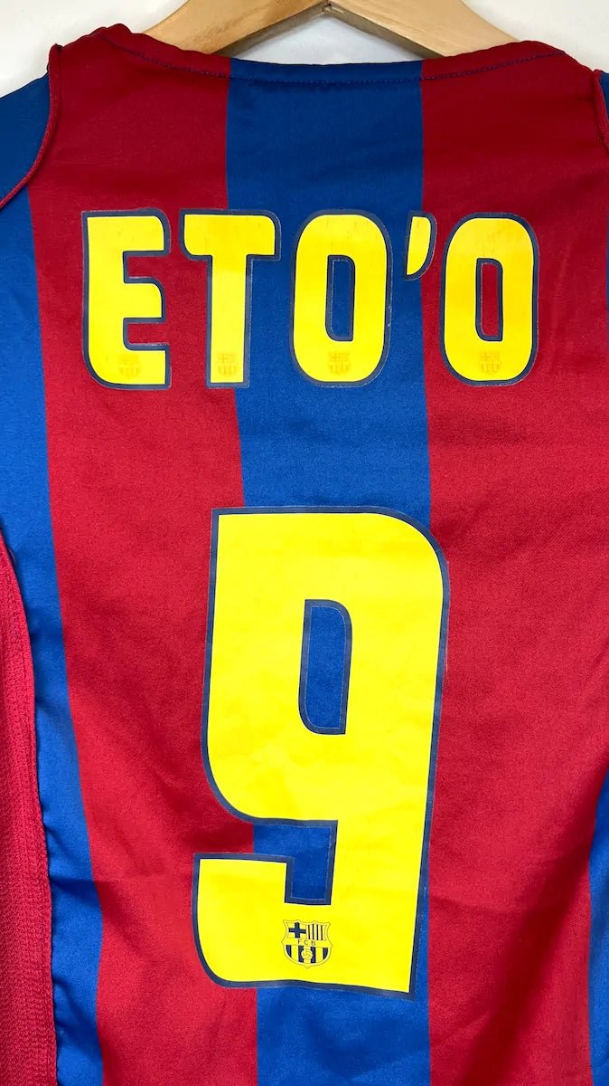 2004/05 Barcelone Domicile - Eto'o 9 (10/12a) - Iconic Football Shop