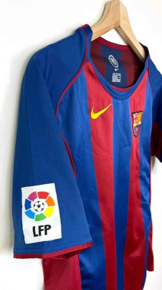 2004/05 Barcelone Domicile - Ronaldinho 10 (15/16a) - Iconic Football Shop
