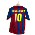 2004/05 Barcelone Domicile - Ronaldinho 10 (15/16a) - Iconic Football Shop