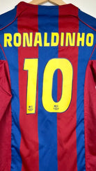 2004/05 Barcelone Domicile - Ronaldinho 10 (15/16a) - Iconic Football Shop