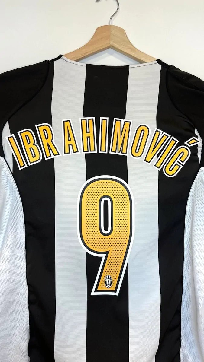 2004/05 Juventus Domicile - Ibrahimovic 9 (L) - Iconic Football Shop