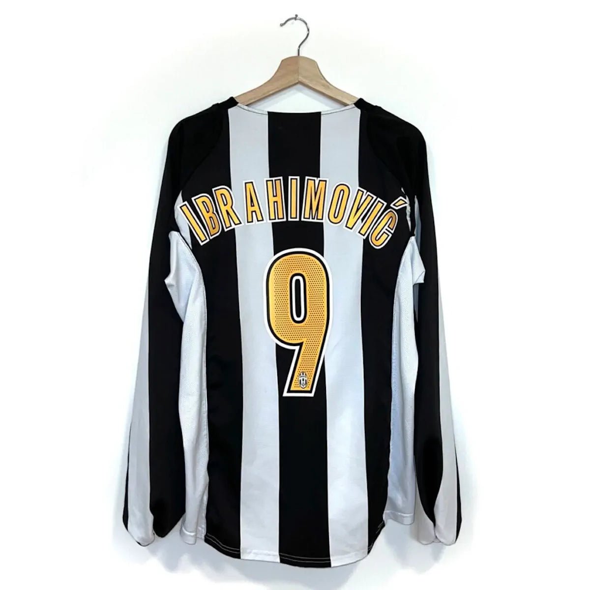 2004/05 Juventus Domicile - Ibrahimovic 9 (L) - Iconic Football Shop