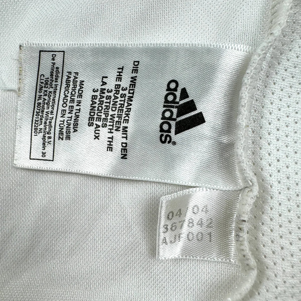 2004/05 Real Madrid Domicile (L) - Iconic Football Shop