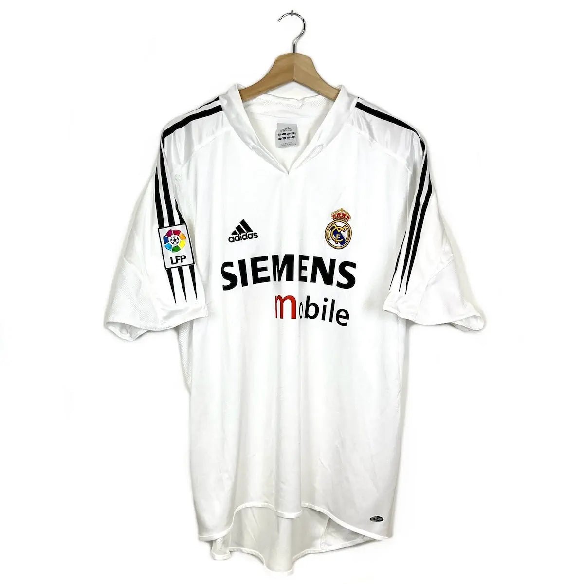 2004/05 Real Madrid Domicile (L) - Iconic Football Shop