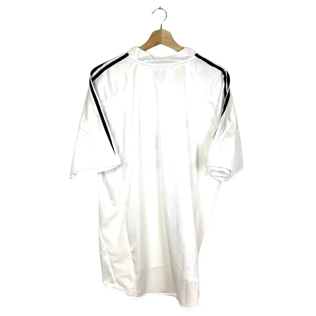 2004/05 Real Madrid Domicile (L) - Iconic Football Shop