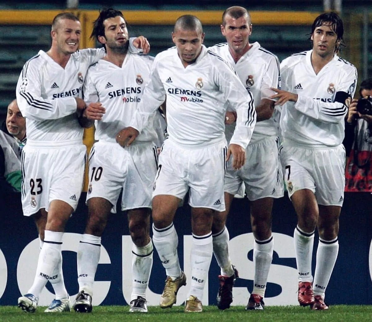 2004/05 Real Madrid Domicile (XL) - Iconic Football Shop