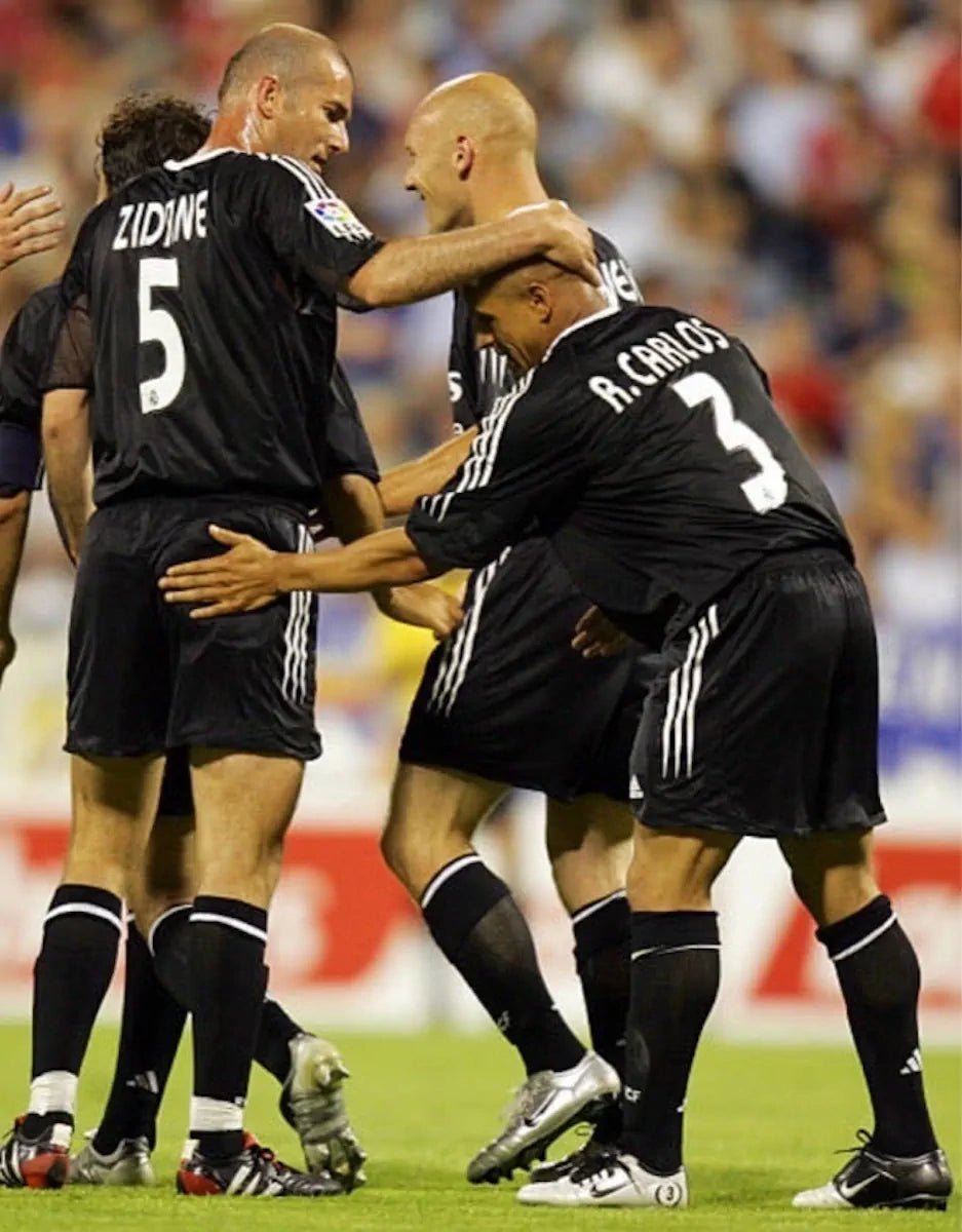 2004/05 Real Madrid Extérieur (L) - Iconic Football Shop