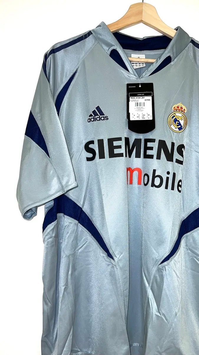 2004/05 Real Madrid Goal Keeper - Casillas 1 (L) - Iconic Football Shop