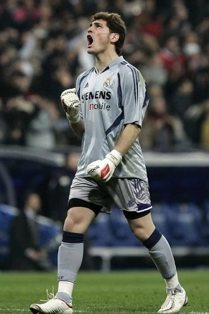 2004/05 Real Madrid Goal Keeper - Casillas 1 (L) - Iconic Football Shop
