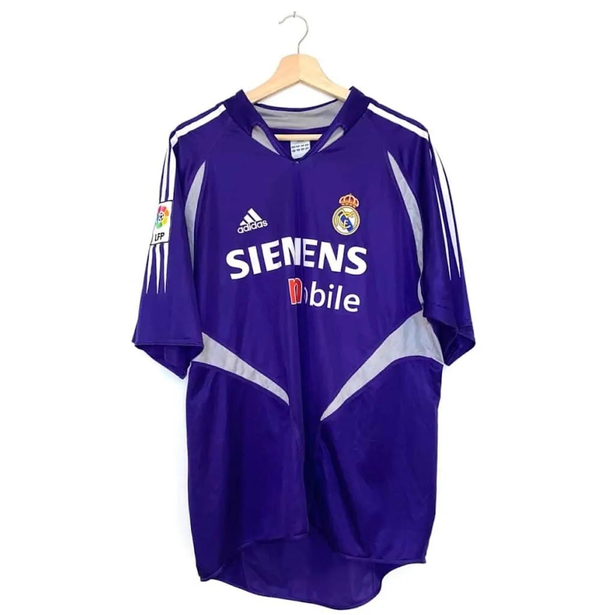 2004/05 Real Madrid Goal Keeper (L) - Iconic Football Shop