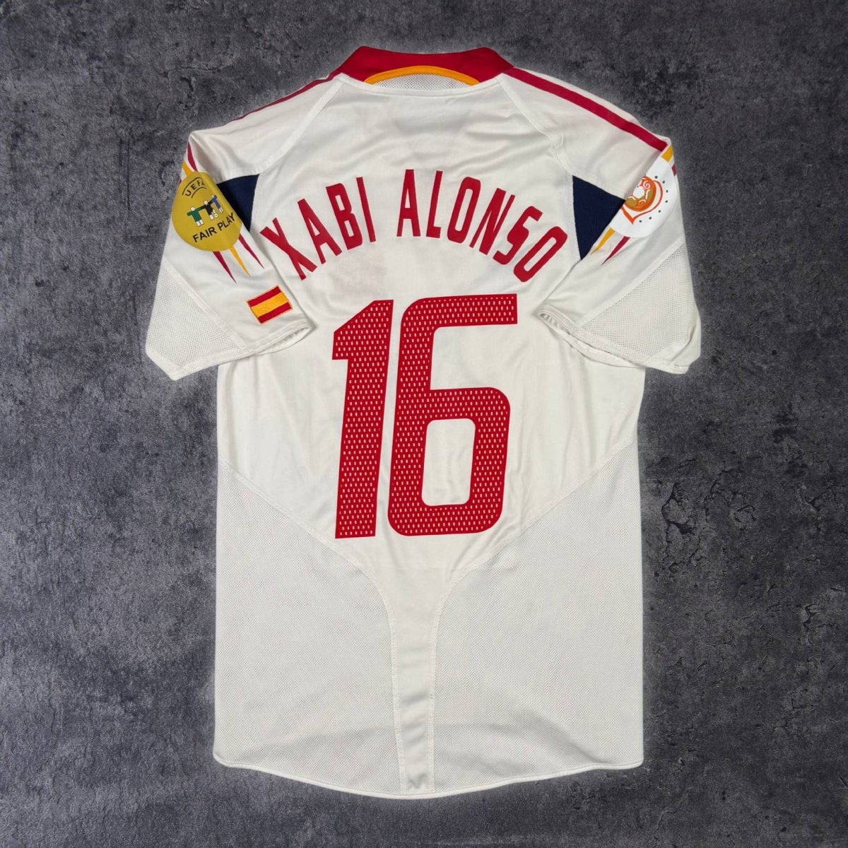 2004/06 Espagne Extérieur - Xabi Alonso 16 (S) - Iconic Football Shop
