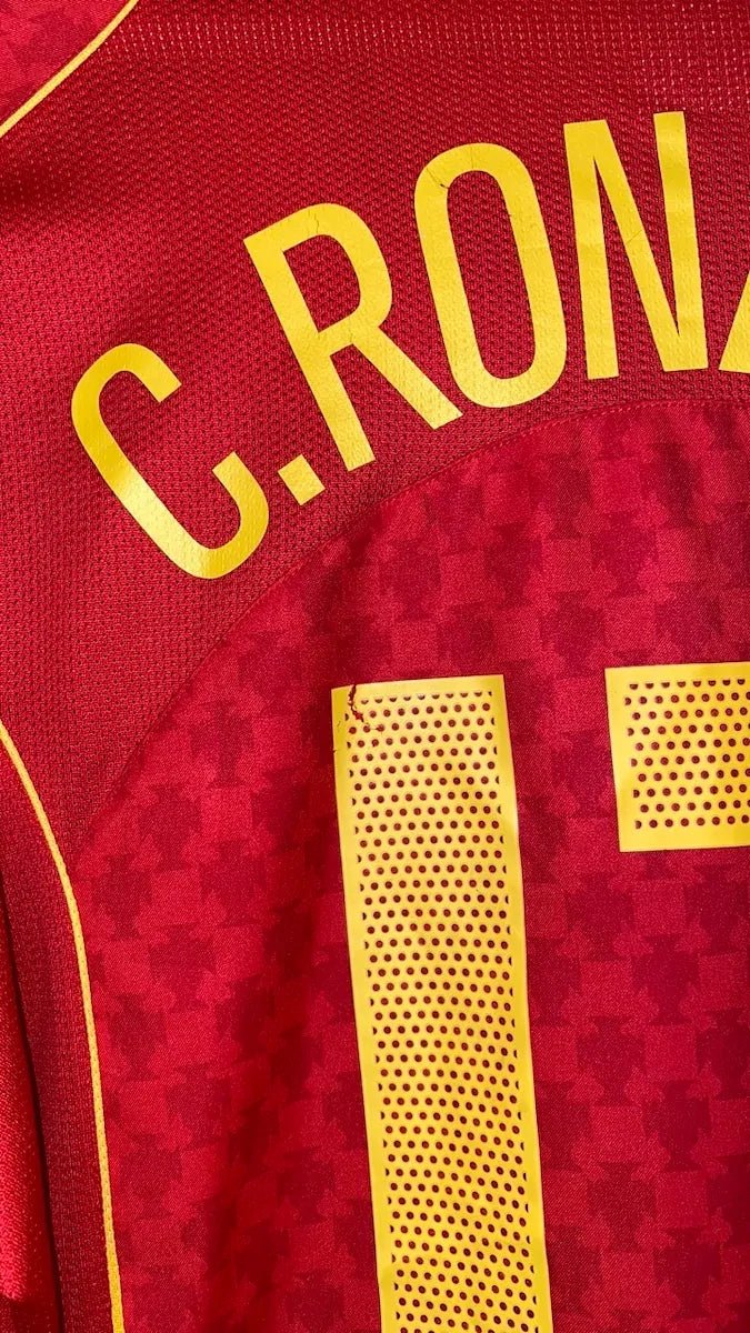 2004/06 Portugal Domicile - C.Ronaldo 17 (L) - Iconic Football Shop