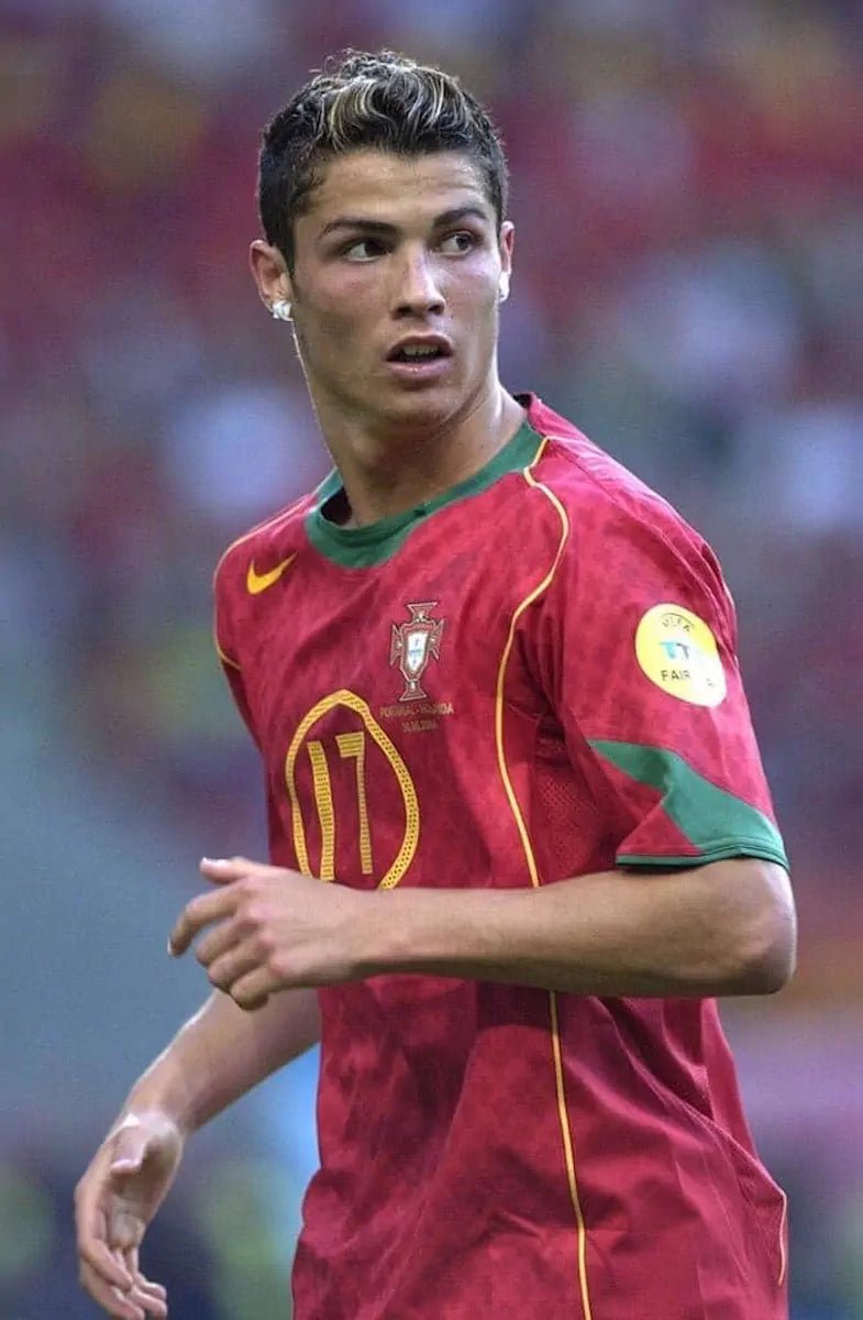 2004/06 Portugal Domicile - C.Ronaldo 17 (L) - Iconic Football Shop