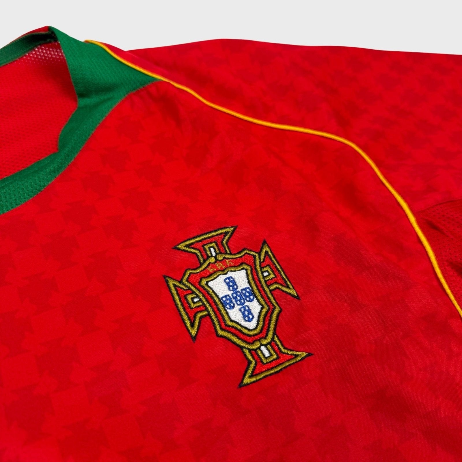 2004/06 Portugal Domicile (XL) - Iconic Football Shop