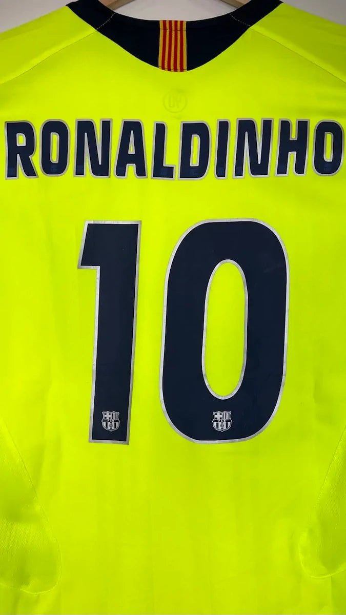 2005/06 Barcelone Extérieur - Ronaldinho 10 (L) - Iconic Football Shop