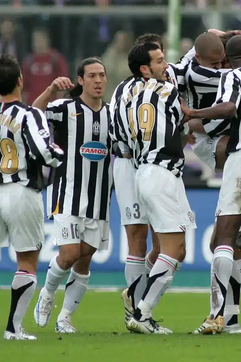 2005/06 Juventus Domicile (L) - Iconic Football Shop