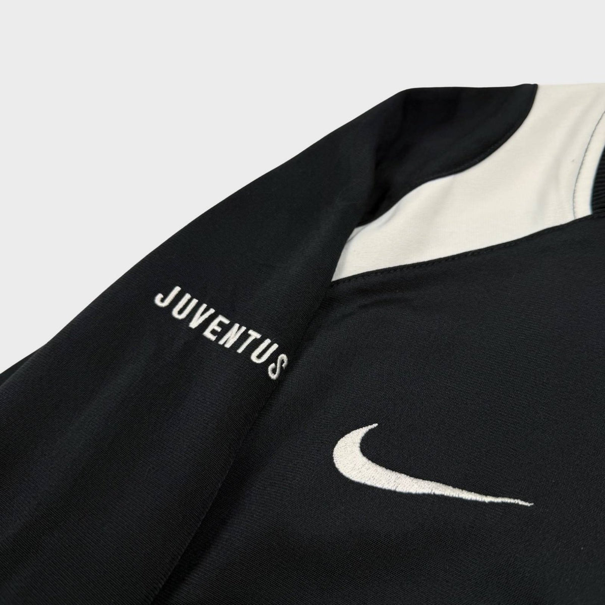 2005/06 Juventus Veste *CENTENAIRE* (L) - Iconic Football Shop