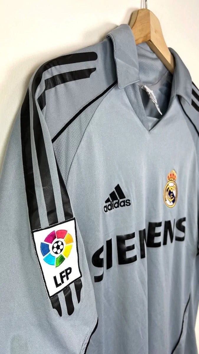 2005/06 Real Madrid Third (M) - Iconic Football Shop