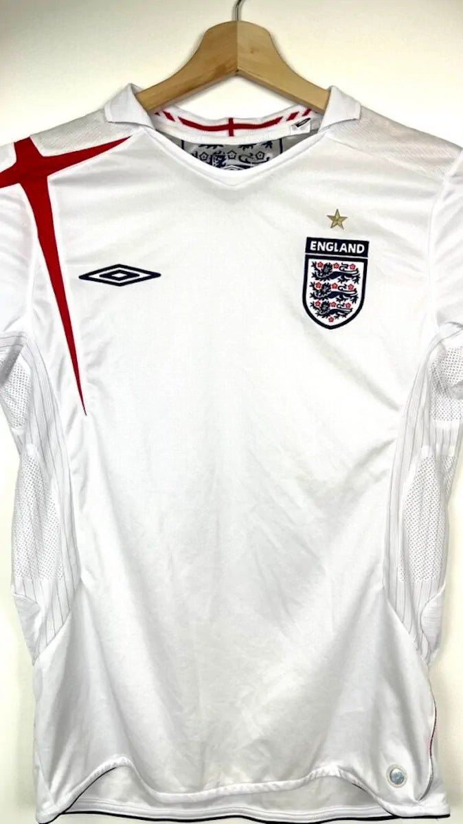 2005/07 Angleterre Domicile (S) - Iconic Football Shop