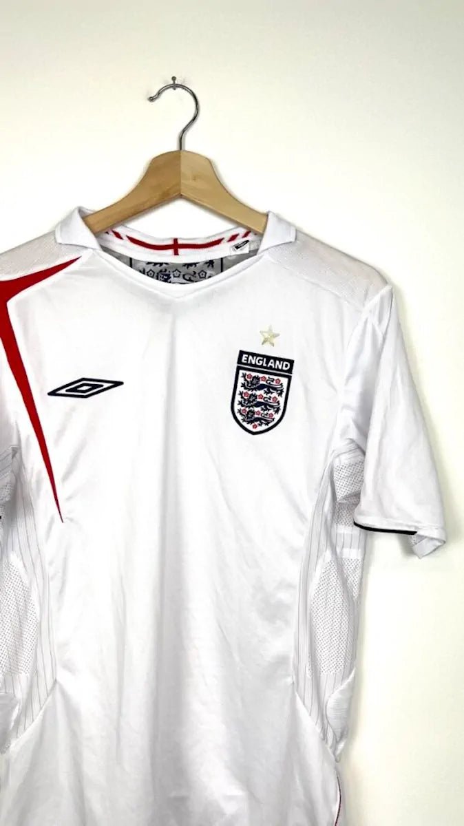 2005/07 Angleterre Domicile (S) - Iconic Football Shop