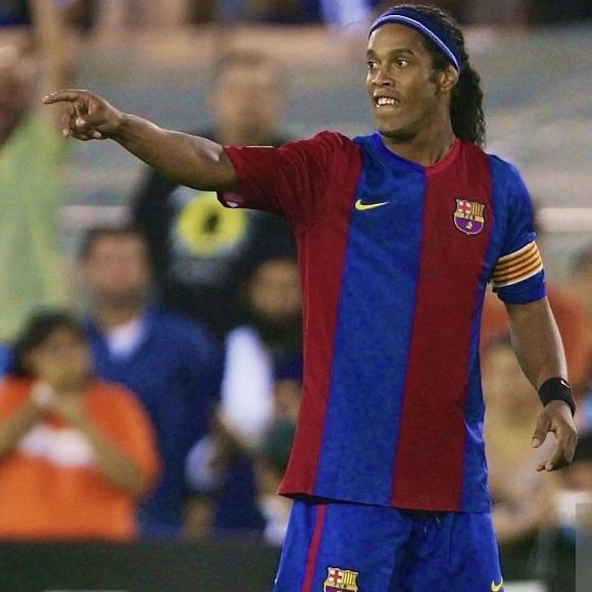 2006/07 Barcelone Domicile - Ronaldinho 10 (XL) - Iconic Football Shop