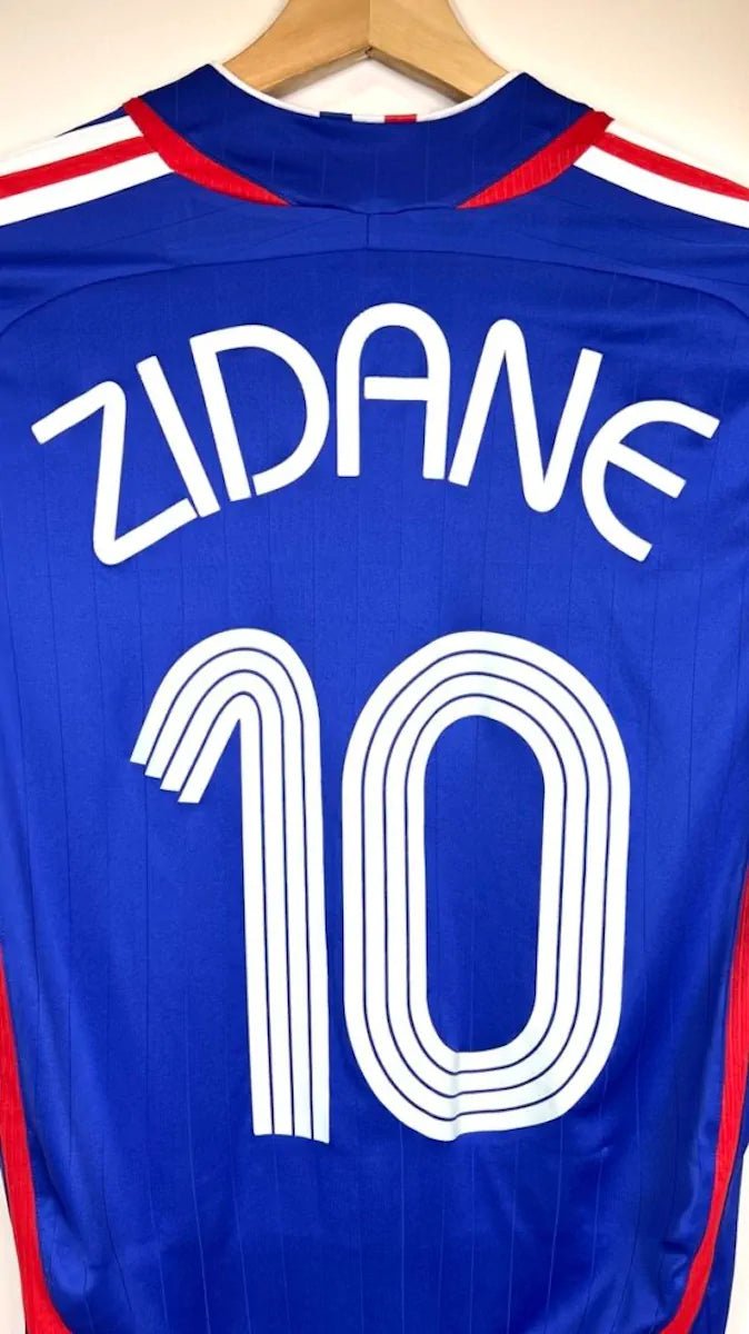 2006/07 France Domicile - Zidane 10 (S) - Iconic Football Shop