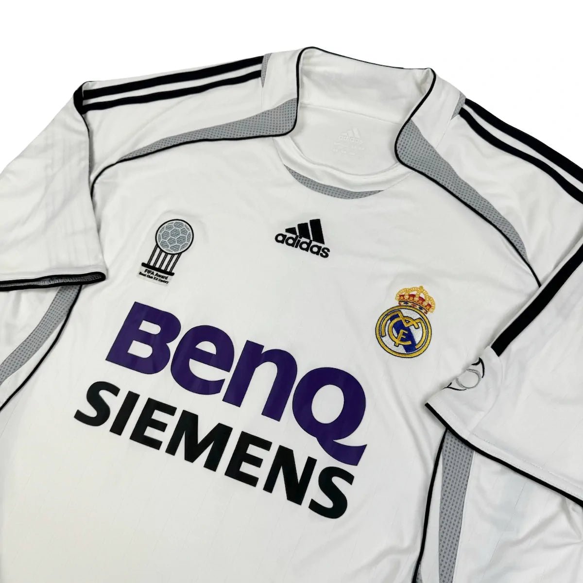 2006/07 Real Madrid Domicile (L) - Iconic Football Shop
