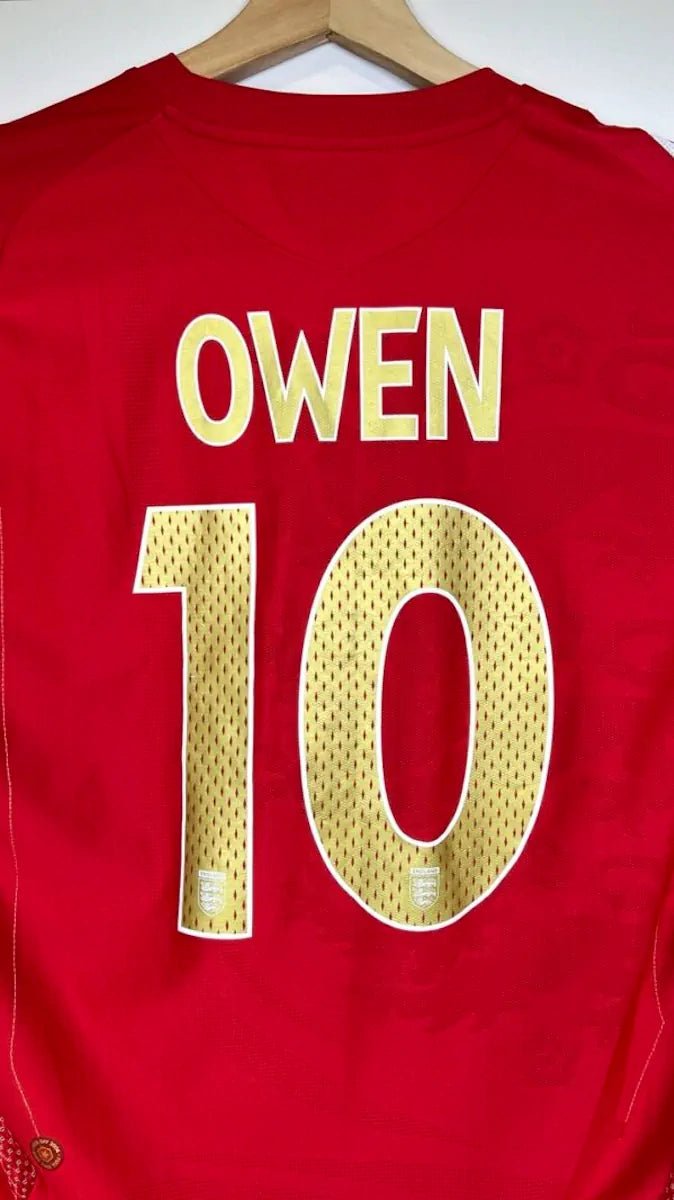 2006/08 Angleterre Extérieur - Owen 10 (L) - Iconic Football Shop